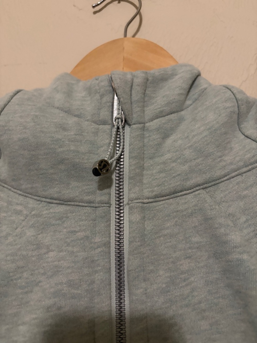 Lululemon Light Mint Green Scuba Full-Zip Hoodie. Worn Once. Excellent Condition - Picture 3 of 11